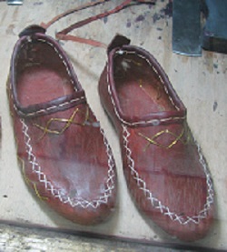 کفش چرم سنتی -کار دست