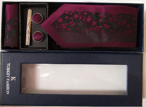 ست کامل کراوات رنگ زرشکی و مشکی با طرح دوخت لیزری دارای جعبه ساخت ترکیه کد r92